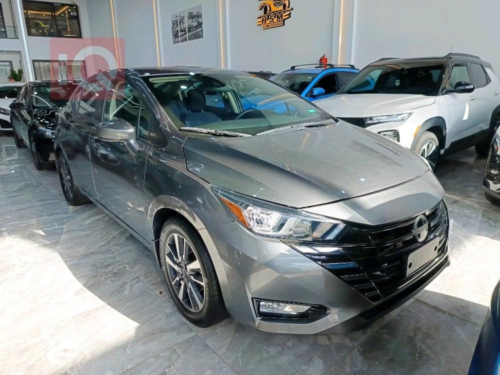 نيسان فيرسا